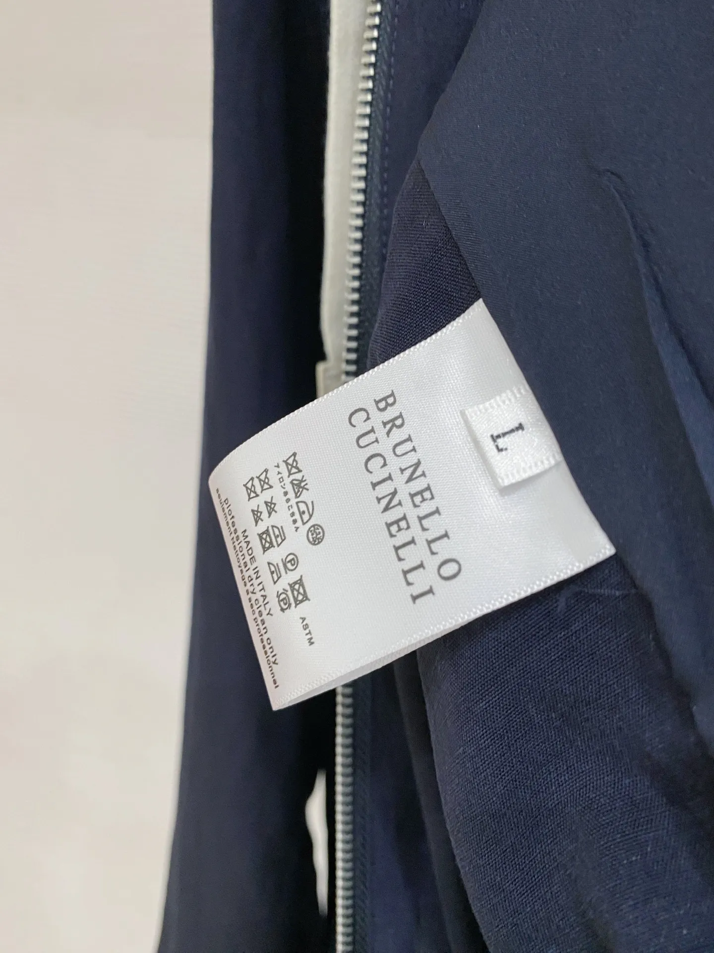 Recommended 🌟44 BC 26 Autumn and Winter Linen Jacket. Series is on sale at the official website counter. The industry’s exclusive premiere of the most sought-after and popular Series men’s and women’s Same Style in the Classic main line, Classic urban casual style, Versatile simple style, couple’s jacket! New design style, subversive design, iconic brand logo, new fabric, slightly waterproof, casually wear with a T-shirt, super fashionable upper body, especially easy to match, the concave shape in spring and summer is naturally indispensable for such high-end configuration. Color: Blue Black Sizes: M L XL 2XL 3XL